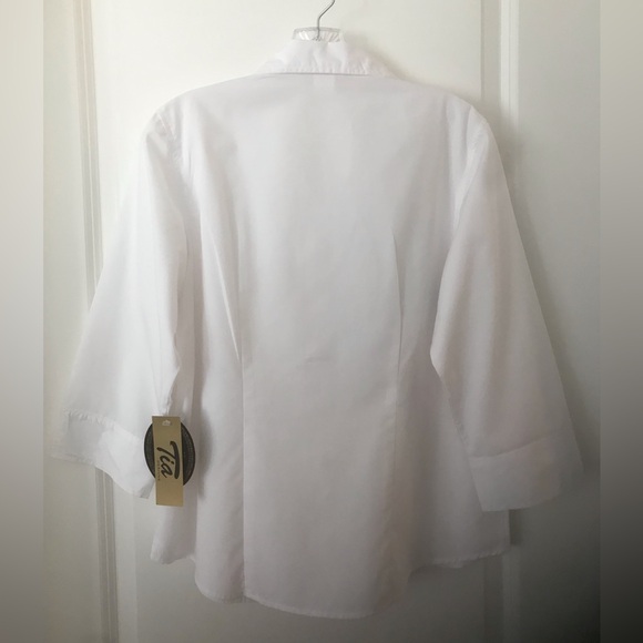 NWT Women's Tia White Button Down Shirt with Ocean Theme Embellishments - Picture 2 of 10